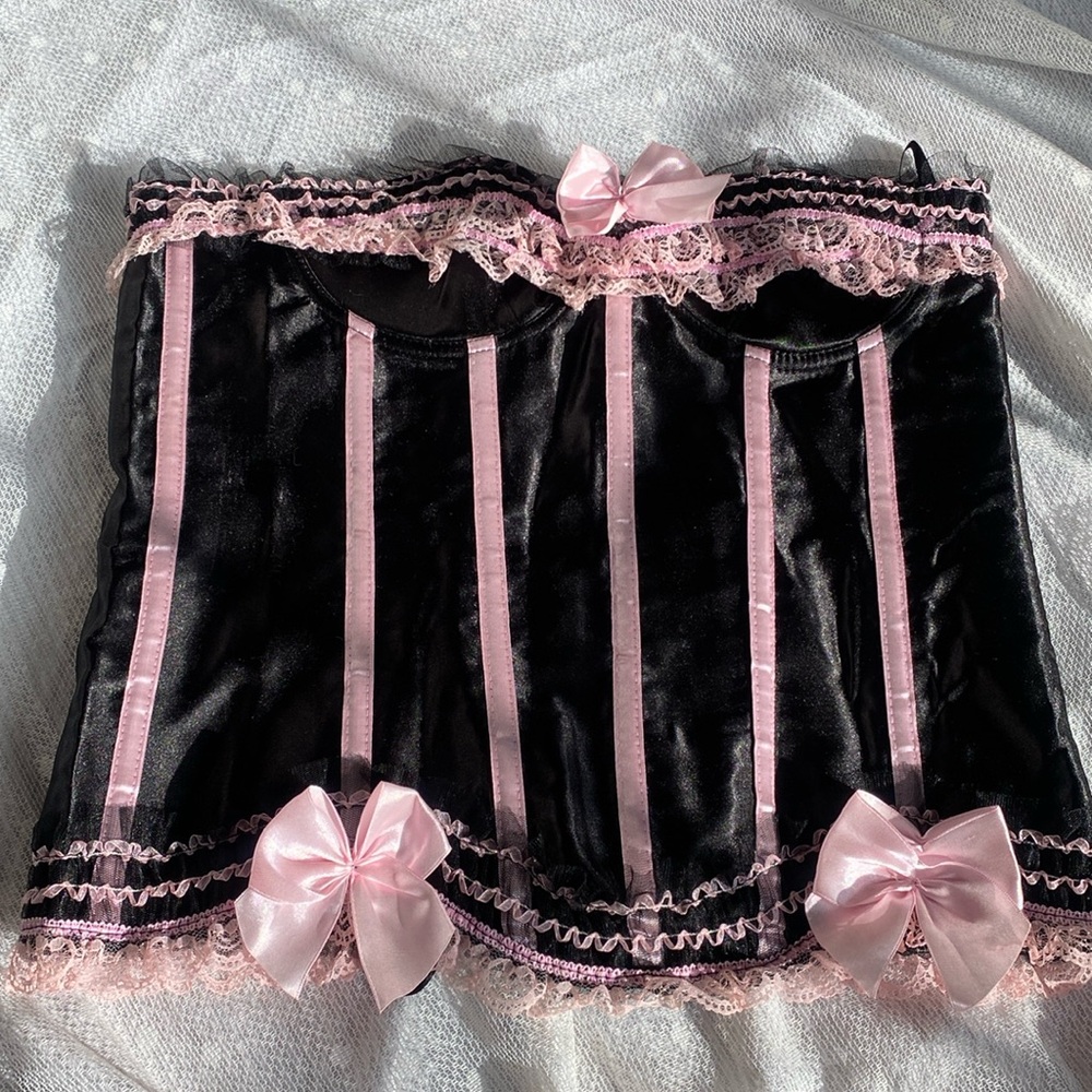 Lace up Black & Pink Corset💗